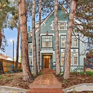 ***** Hotel Flora House United States