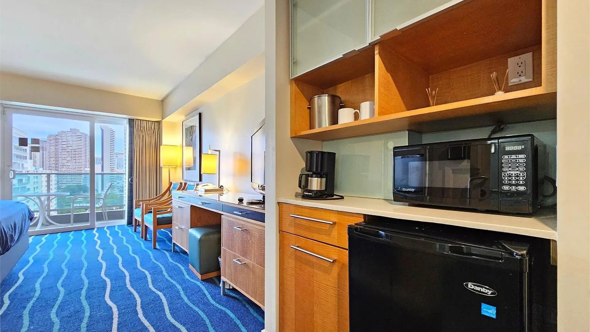 **** 公寓式酒店 Ala Moana Hotel _ Ocean View With Balcony 檀香山 美国